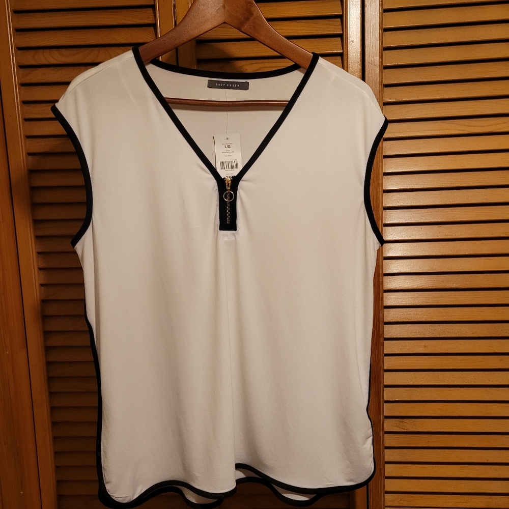 Suzy Shier White & Black Sleeveless Zip-Up Tank